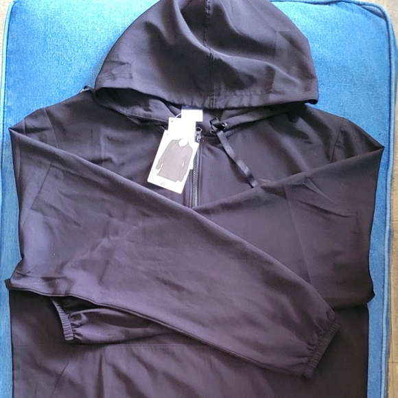 Reebok Windbreaker Hoodie - BRAND NEW - Picture 3 of 4